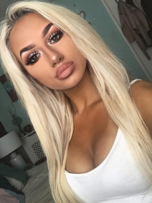 Super-sexy chav teen girl - she's every chav lads wet dream, surely?