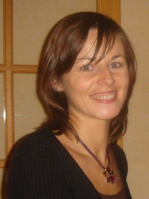 XXX sex contacts hot brunette with small tits looking for discreet sex text with single or married men