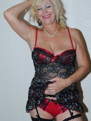 Carmella, 47 from Wiltshire | XXX Sex Contacts