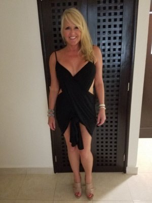 Sex Contacts Swansea and the southwest. When you look at my profile pic, imagine yourself in my mouth, my hot lips wrapped around your hardness, sucking and licking.