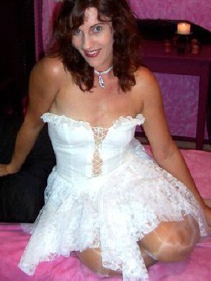 Amateur model, mature mum and wife in Glasgow who takes care of herself, loves to feel sexy and enjoys wearing sexy lingerie.