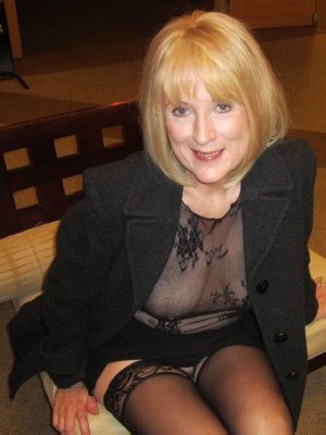 Mature MILF London looking for sex text, fantasy role play and nsa adult fun.