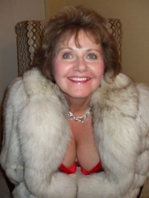 Mature granny Cumbria GILF with luscious curves and soft skin, kept taut and toned by yoga.