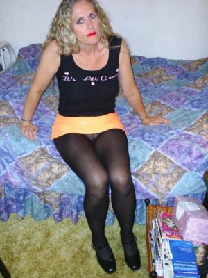 BLACK COCK LOVER - SEX CONTACTS LEICESTER. Imagine  a woman wrapping her arms around you after a stressful day, greeting you with soft, sweet kisses.