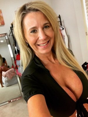 Mature woman, Wiltshire, wanting no-strings adult fun. Blonde and leggy with a great figure and amazing tits